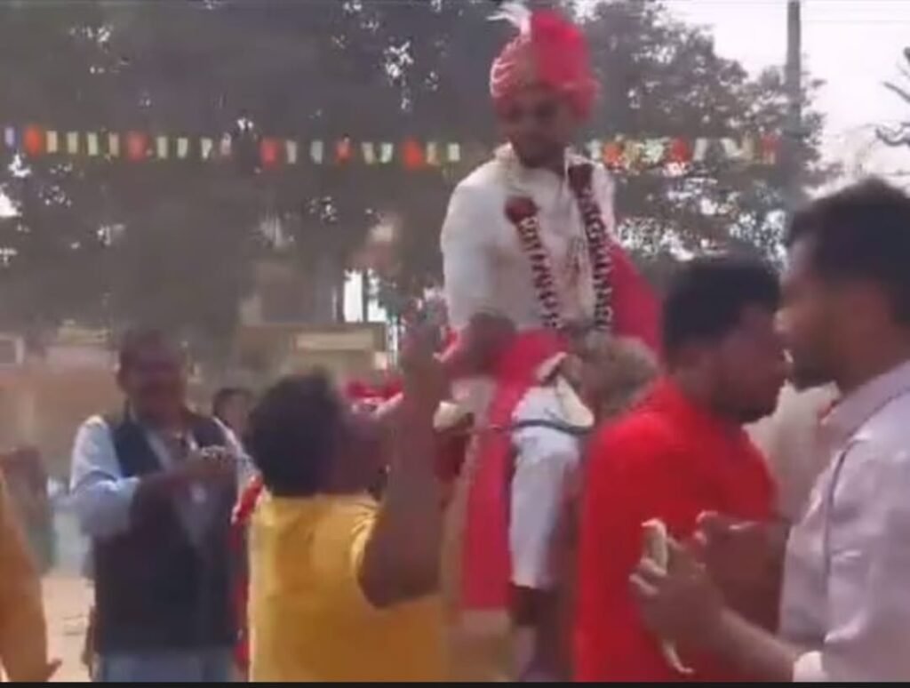 गुजरात के गांधीनगर में दलित दूल्हे की शादी के जुलूस के दौरान घोड़े की सवारी करने के कारण दूल्हे पर किया हमला ; 4 लोग गिरफ्तार |