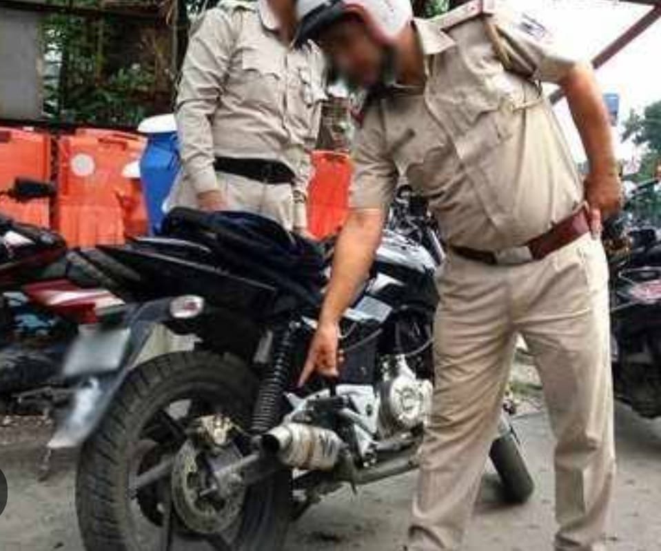 कुरूक्षेत्र पुलिस ने मोटरसाइकिल का साइलेंसर बदलने पर युवक पर लगाया 33 हजार रुपये का जुर्माना |