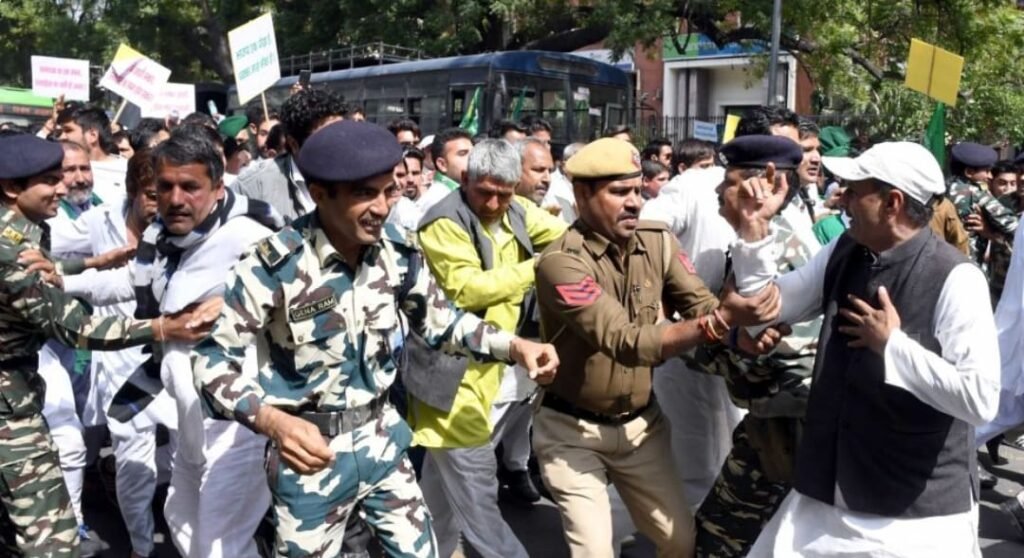 नफे सिंह राठी के हत्यारों की गिरफ्तारी की मांग को लेकर इनेलो कार्यकर्ताओं ने रोड जाम किया।